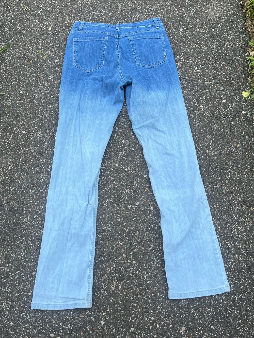 OOAK reworked Light Blue Women’s Jeans with Butterfly Patch Details - Picture 4 of 4